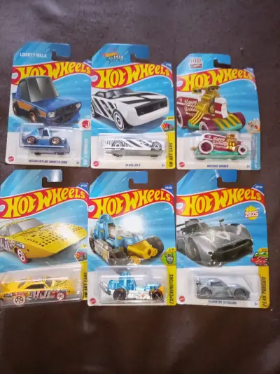 Colección de autos Hot Wheels variados - miniatura 2