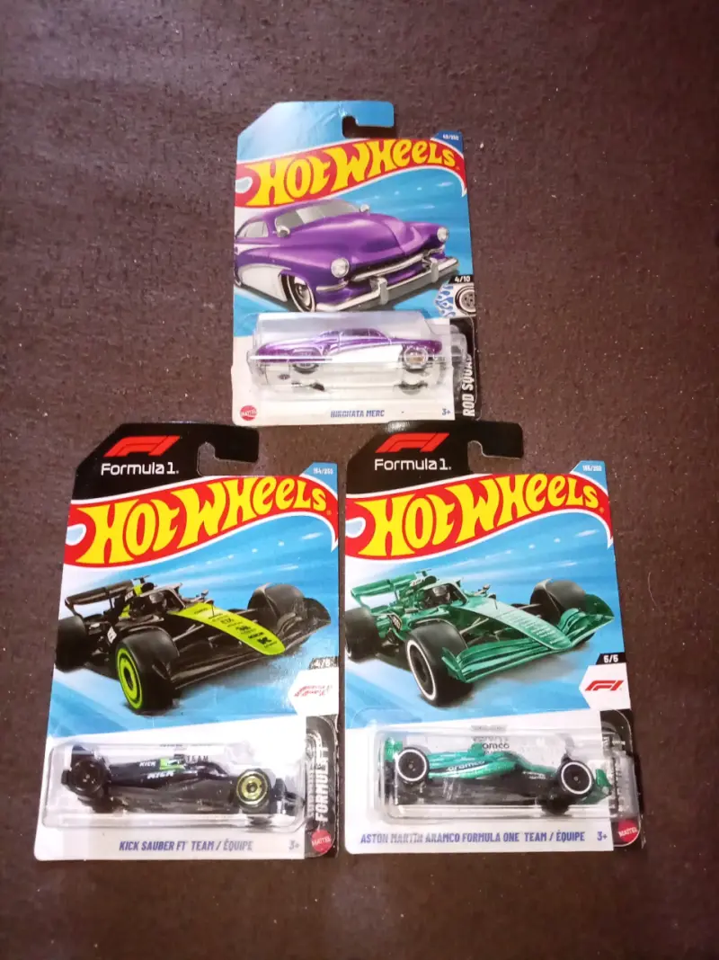 Colección de autos Hot Wheels variados - 4