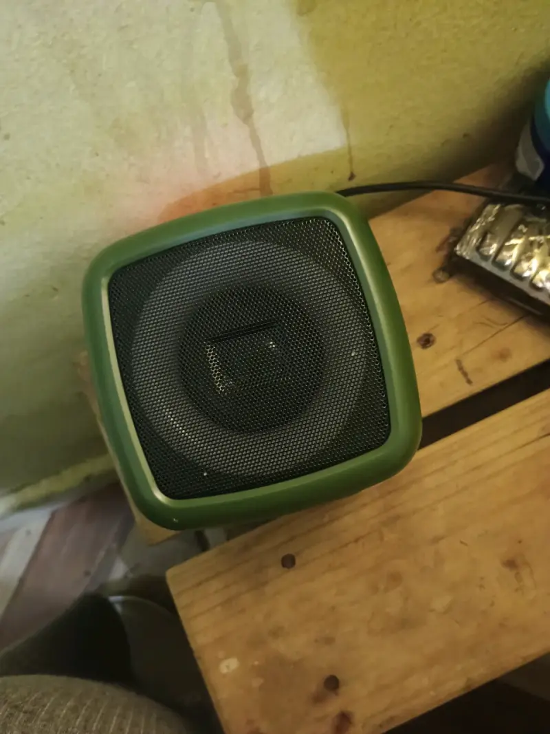 Parlante Bluetooth Miniatura X-911 con Sonido Potente - 2