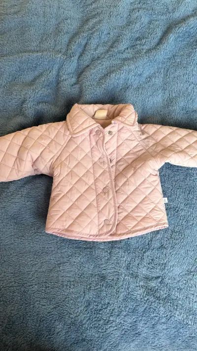 Chaqueta acolchada rosada para bebé Tribu - miniatura 1