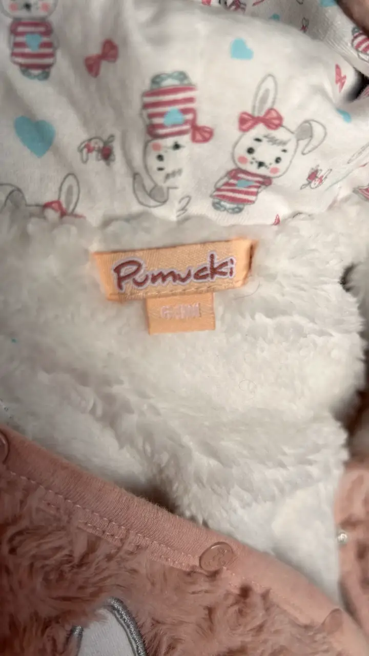 Enterito de bebé rosado con diseño de conejo - 2