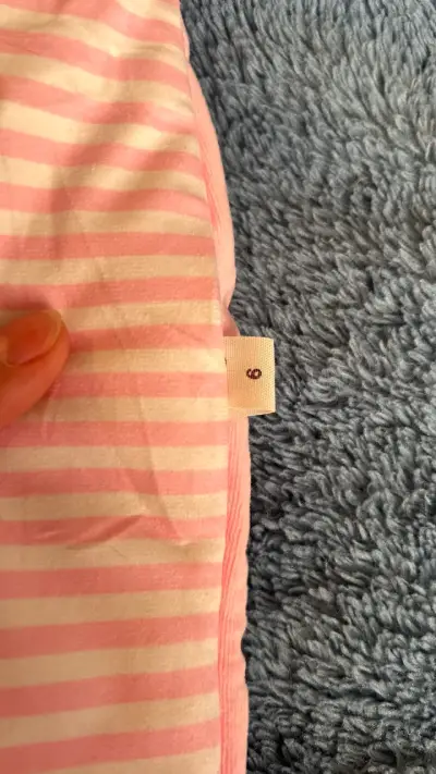 Enterito de bebé rosado con capucha, diseño de vac - miniatura 2