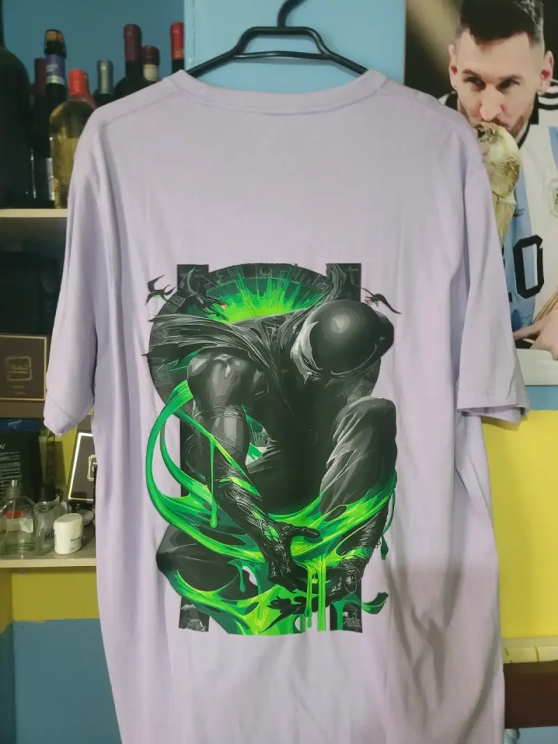 Polera de hombre con diseño gráfico - 3