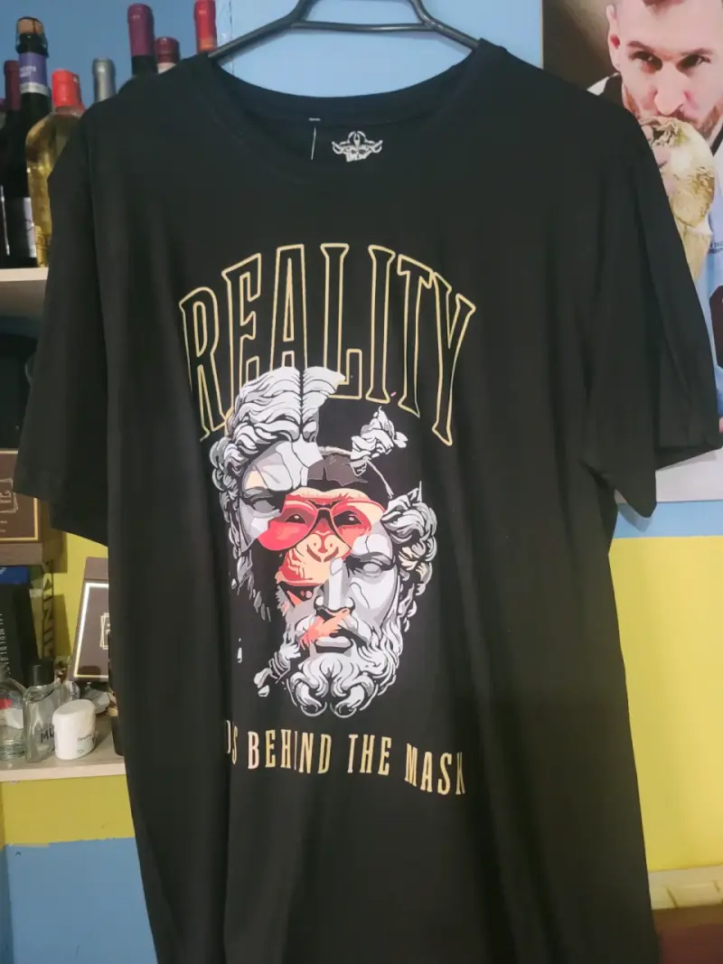 Polera de hombre con diseño gráfico - 4