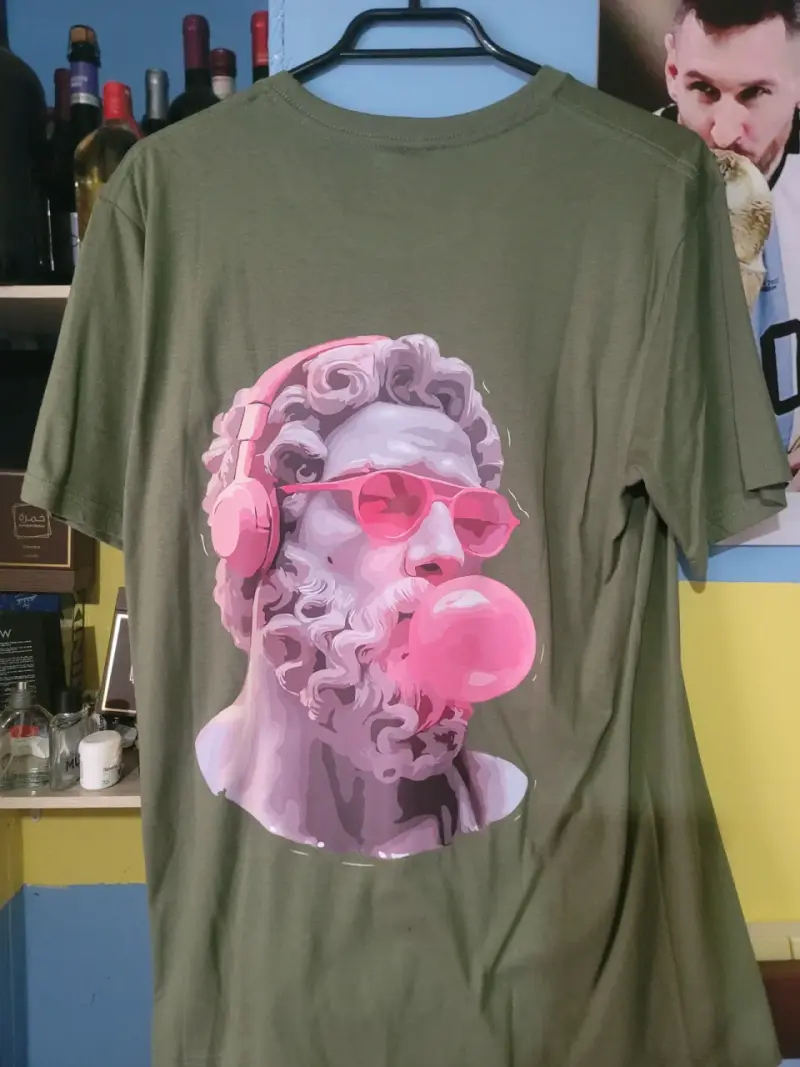 Polera de hombre con diseño gráfico - 5