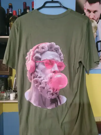 Polera de hombre con diseño gráfico - miniatura 5