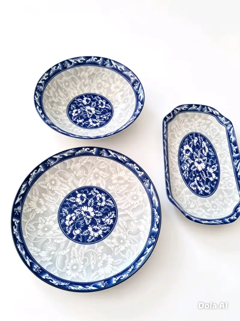 Juego de platos de cerámica azul y blanco - 2