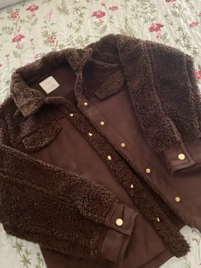 Chaqueta de invierno marrón con forro de borrego - miniatura 1