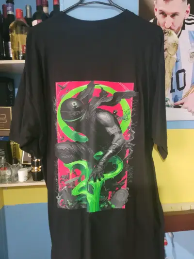 Polera de algodón con diseño gráfico colorido - miniatura 2