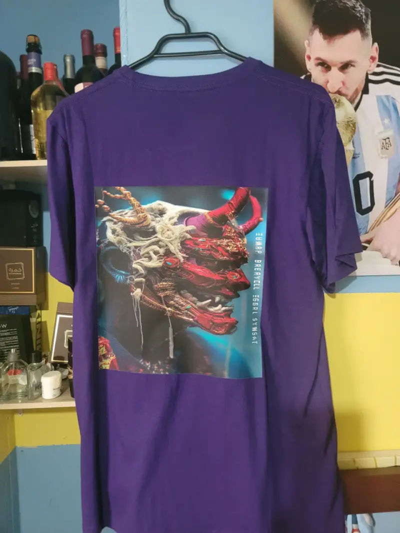 Polera de algodón con diseño gráfico colorido - 5