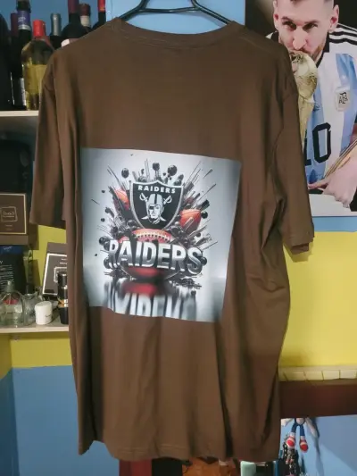 Polera de algodón con diseño gráfico colorido - miniatura 6