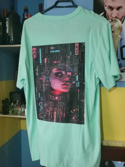 Poleras de algodón con estampados artísticos - miniatura 2