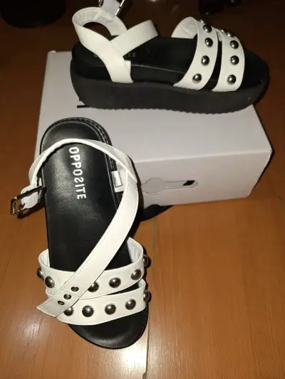 Sandalias plataforma blancas con tachas Opposite - miniatura 1