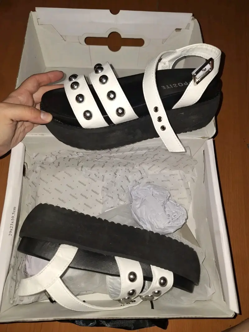 Sandalias plataforma blancas con tachas Opposite - 2
