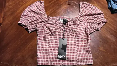 Blusa a cuadros rojos marca Only - miniatura 1