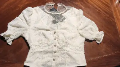 Blusa a cuadros rojos marca Only - miniatura 2