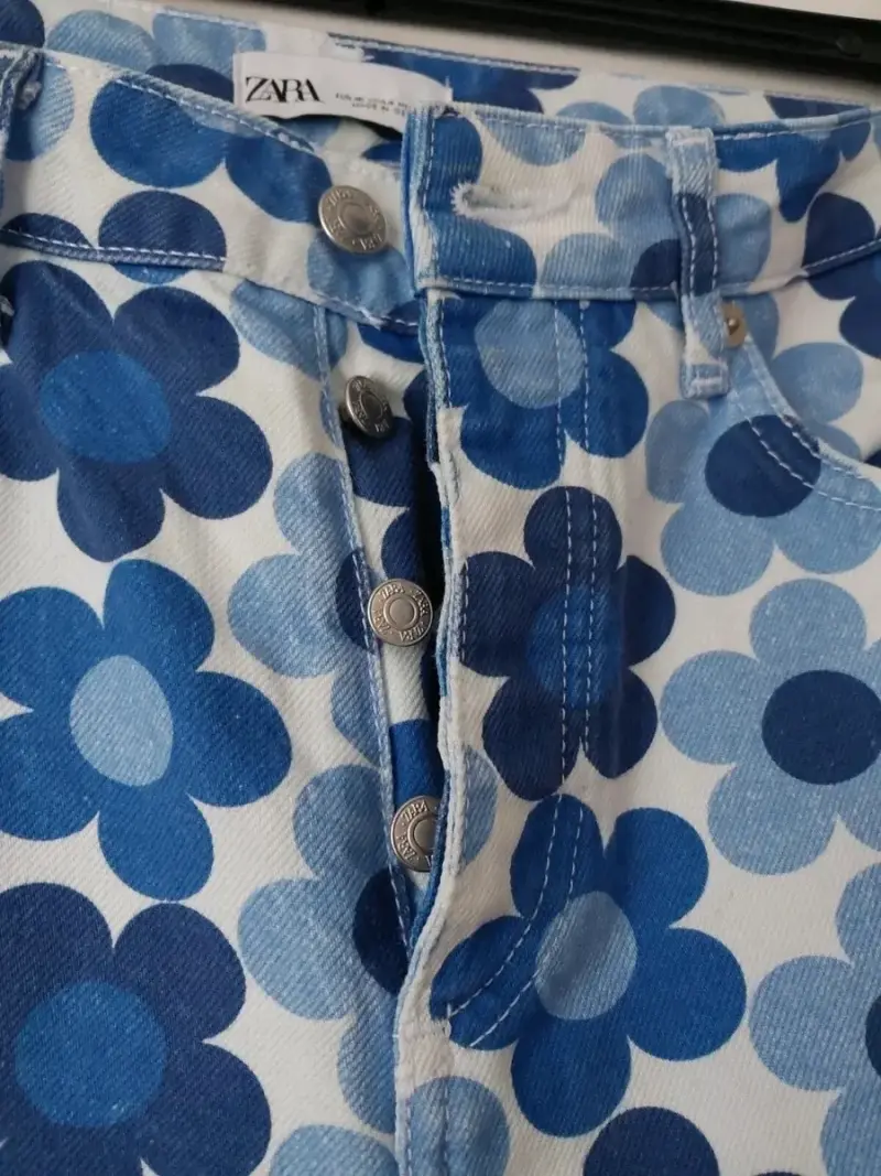 Pantalones de flores azules Zara para mujer - 3