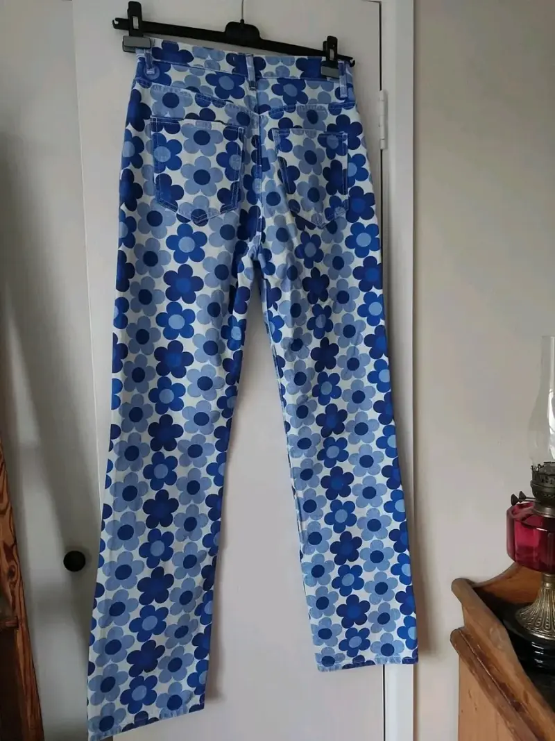 Pantalones de flores azules Zara para mujer - 4