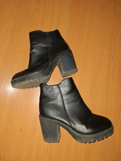 Botines negro con tacón alto - miniatura 1