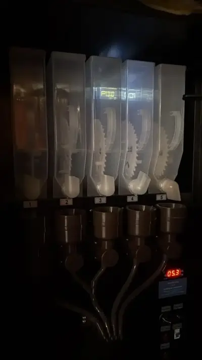 Máquina dispensadora de suplementos y proteínas - miniatura 4