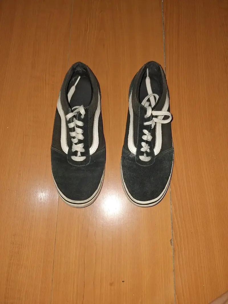 Zapatillas negras con diseño clásico - 3