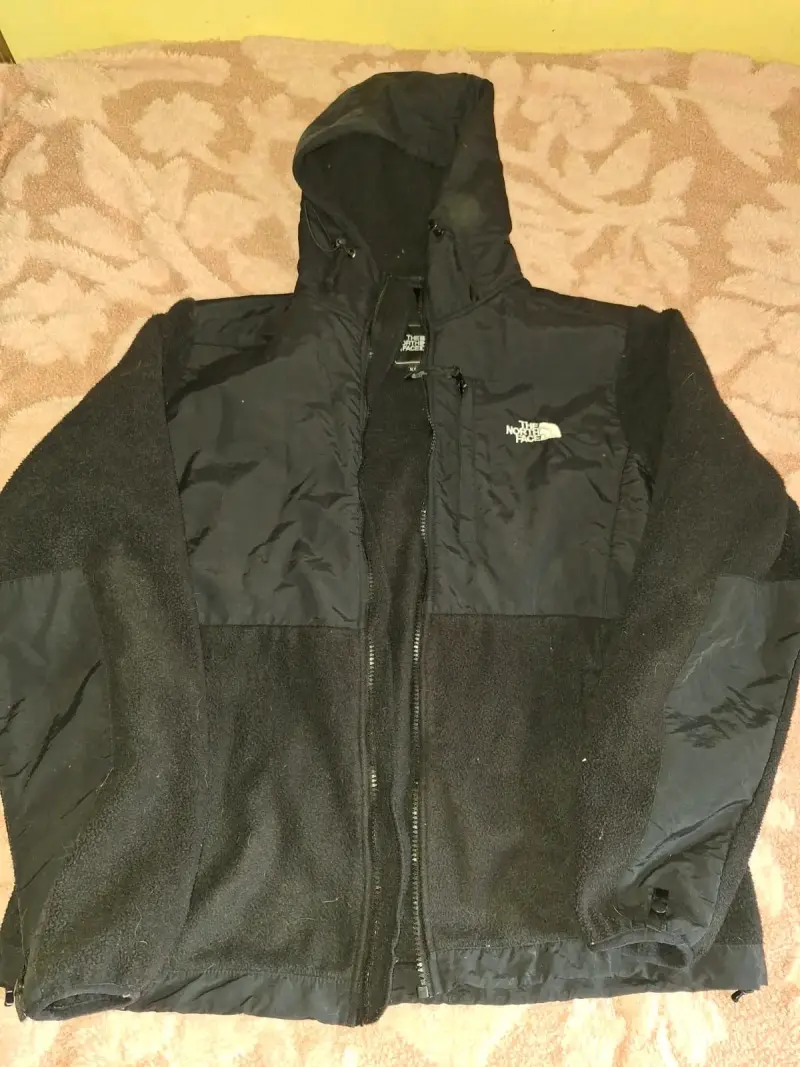Chaqueta polar negra The North Face con capucha - 2