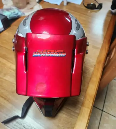 Casco de moto rojo con diseño de llamas - miniatura 3
