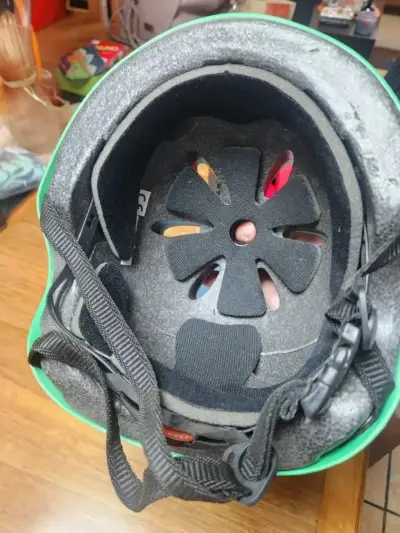 Casco verde para ciclismo Hook con ventilación - miniatura 1