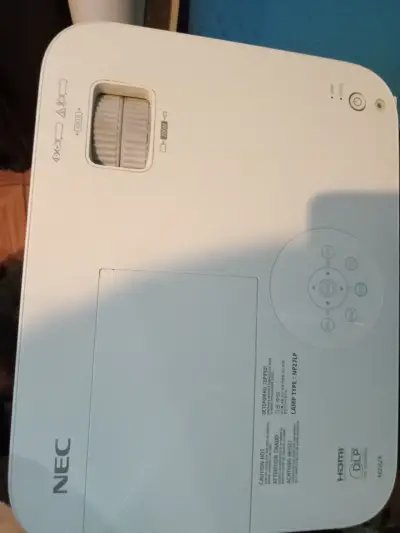 Proyector multimedia blanco en buen estado - miniatura 3