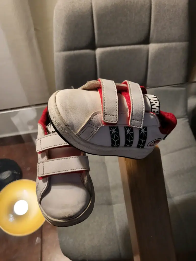 Zapatillas Adidas Marvel talla 24 - 2