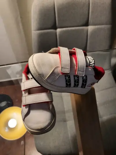 Zapatillas Adidas Marvel talla 24 - miniatura 2