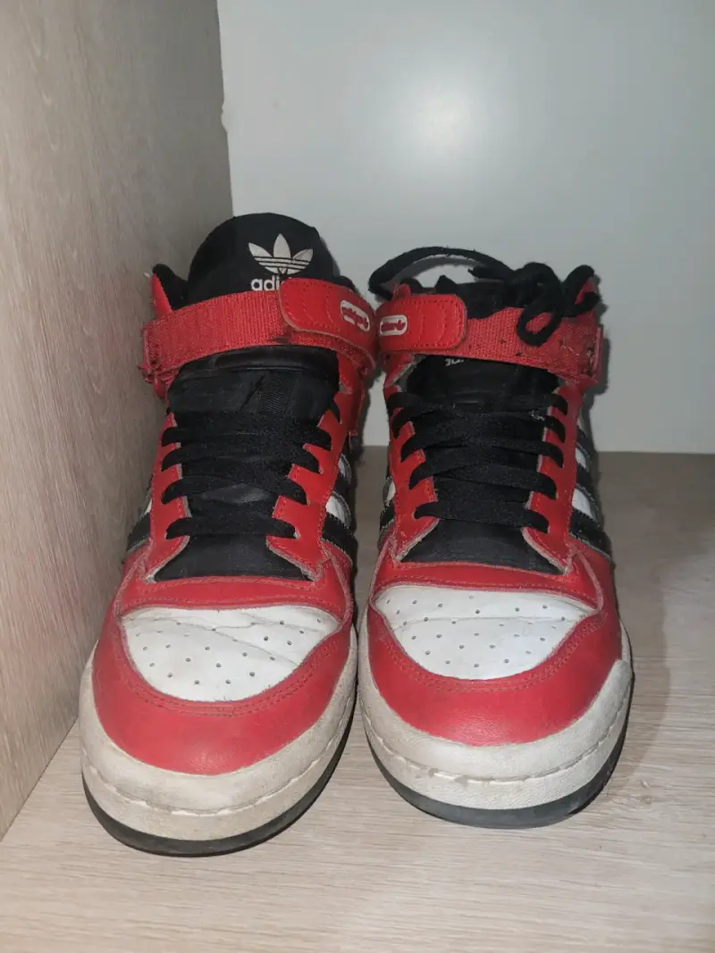 Zapatillas deportivas Adidas rojas y negras - 3