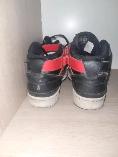 Zapatillas deportivas Adidas rojas y negras - miniatura 4