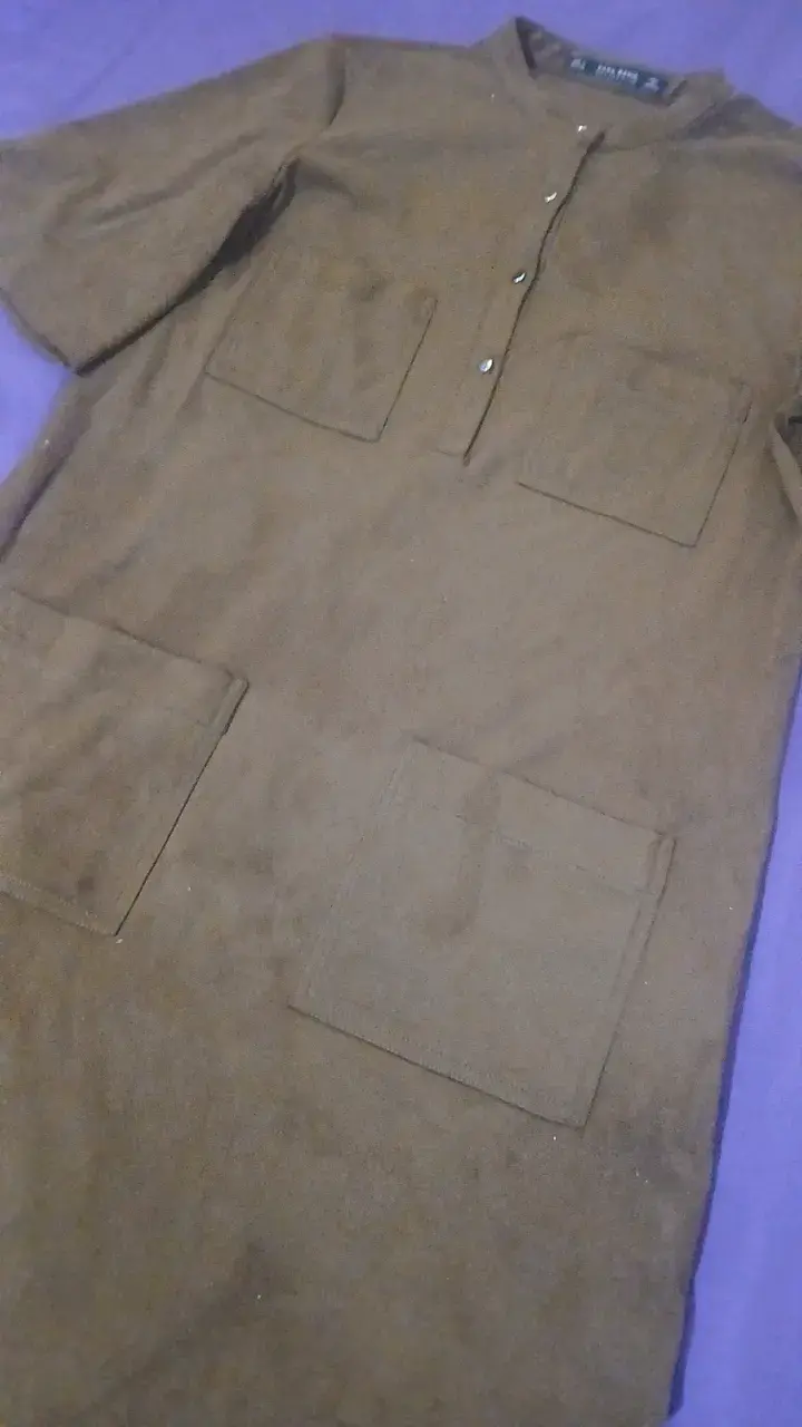Vestido marrón con bolsillos delanteros