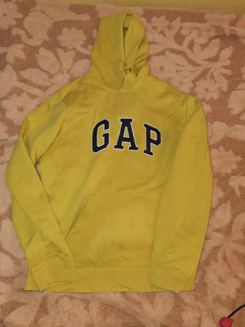 Polerón amarillo con capucha GAP para hombre - 1
