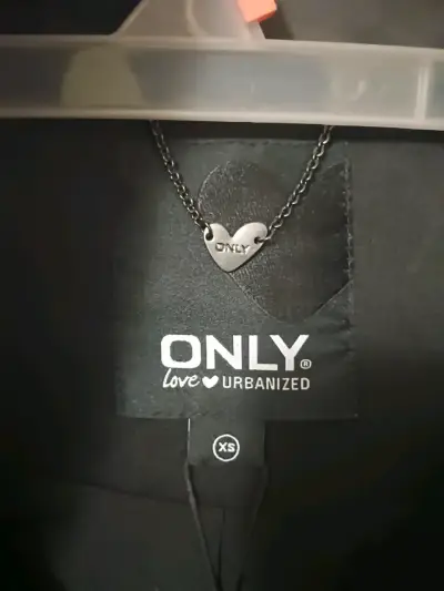 Vestido Abrigo Negro Corto ONLY Love Urbanized - miniatura 4