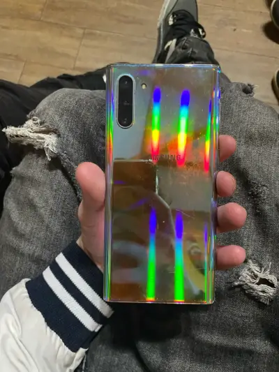 Smartphone Samsung Galaxy Note 10 con diseño holo - miniatura 2