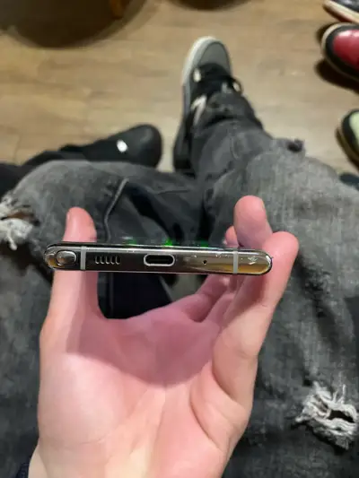 Smartphone Samsung Galaxy Note 10 con diseño holo - miniatura 3