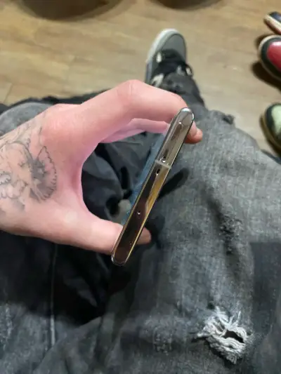 Smartphone Samsung Galaxy Note 10 con diseño holo - miniatura 4