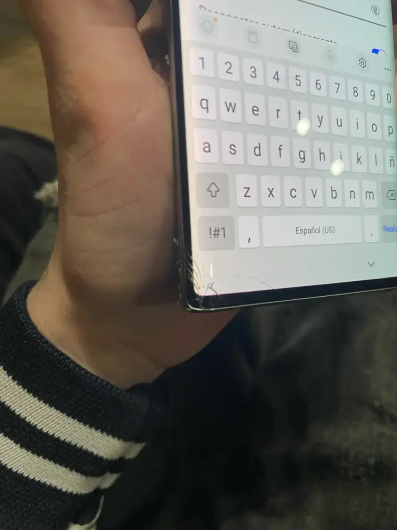 Smartphone Samsung Galaxy Note 10 con diseño holo - 5