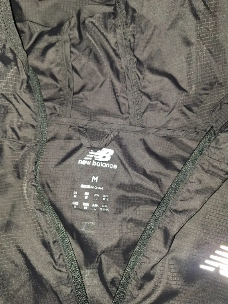 Chaqueta cortaviento negra New Balance para hombre - 2