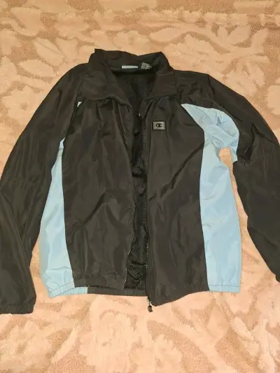 Chaqueta deportiva Champion negra y celeste - miniatura 1