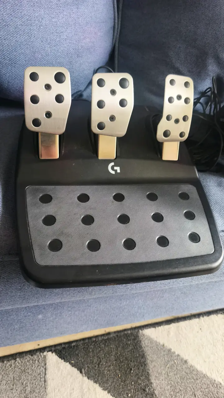 Volante y pedales Logitech G923 Ps4, Ps5 y PC - 2