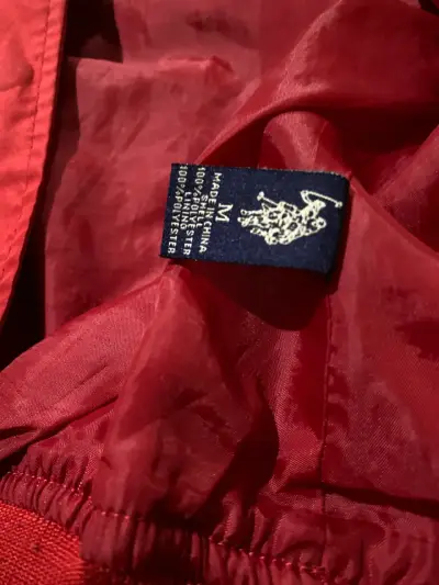 Chaqueta roja US Polo Assn con diseño deportivo - miniatura 3