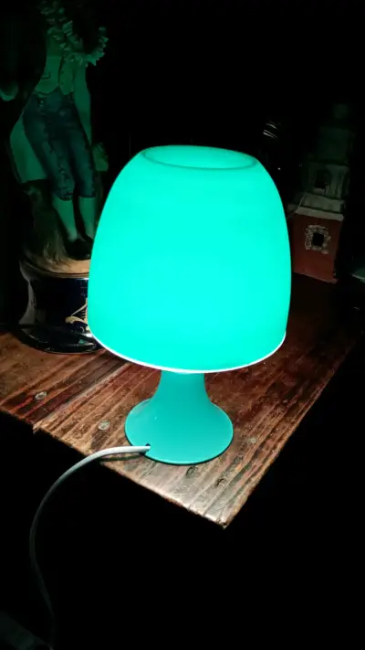 Lámpara de mesa LED verde moderna - miniatura 2