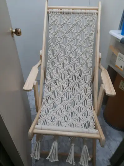 Silla plegable de madera con tejido macramé - miniatura 3