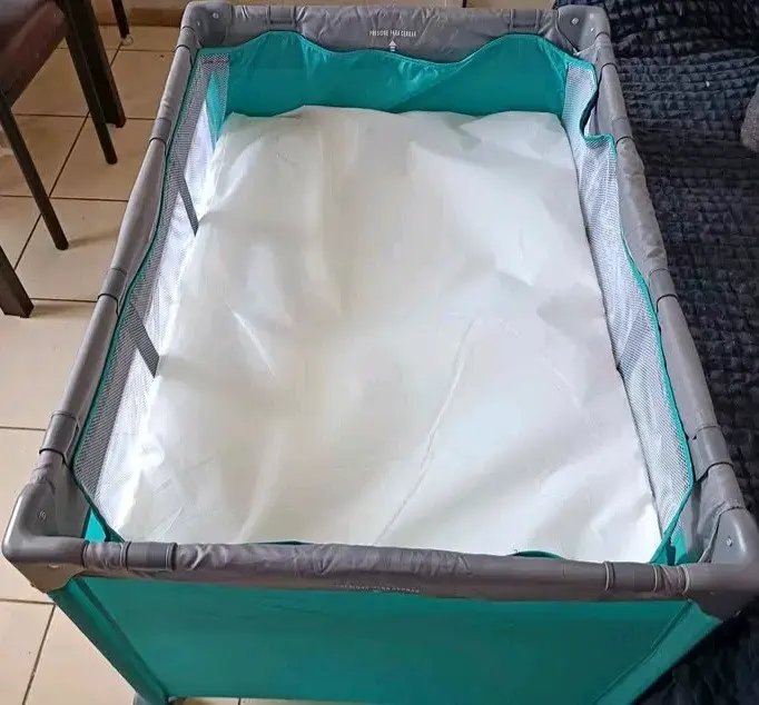 Cuna corral plegable para bebé color turquesa - 1