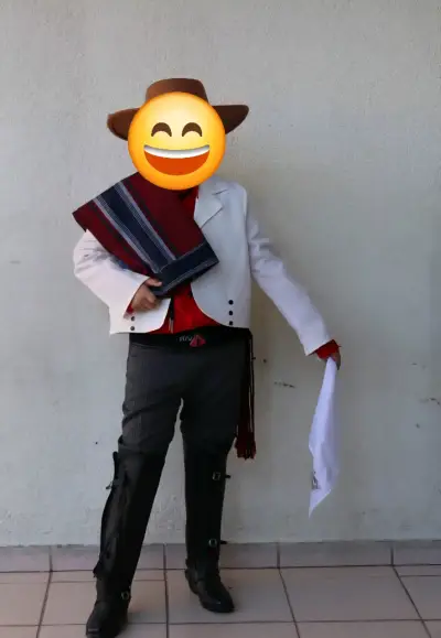 Traje de huaso chileno con espuelas - miniatura 3