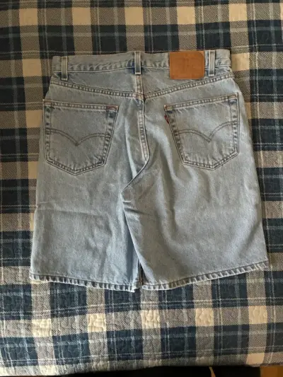 Shorts de mezclilla azul claro para hombre - miniatura 2