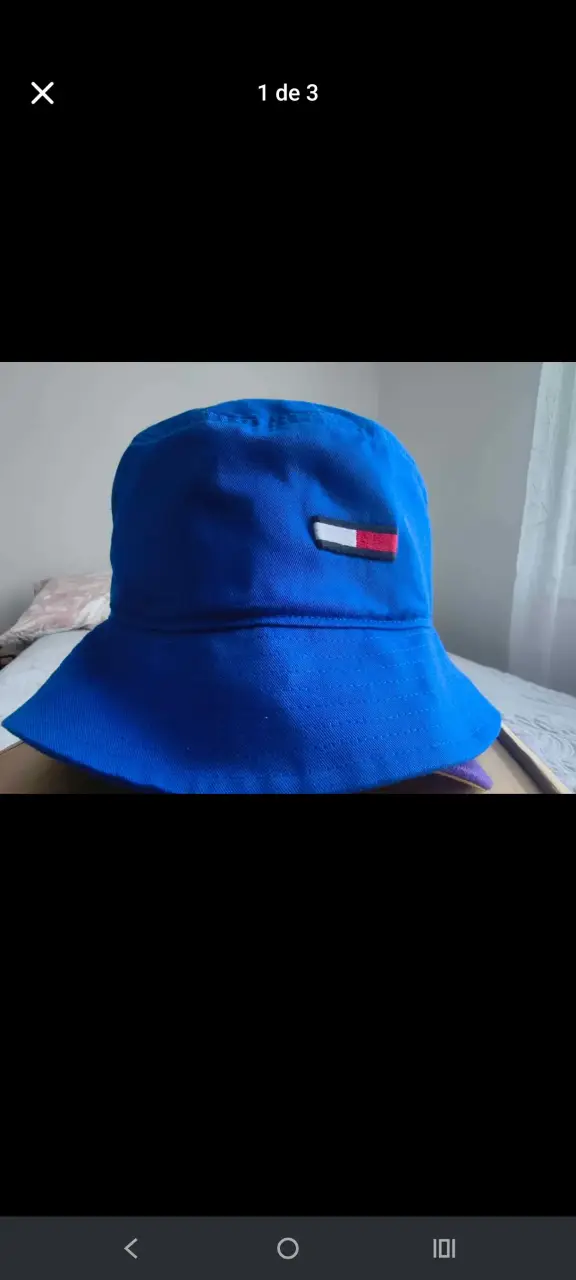 Sombrero bucket azul con logo bordado